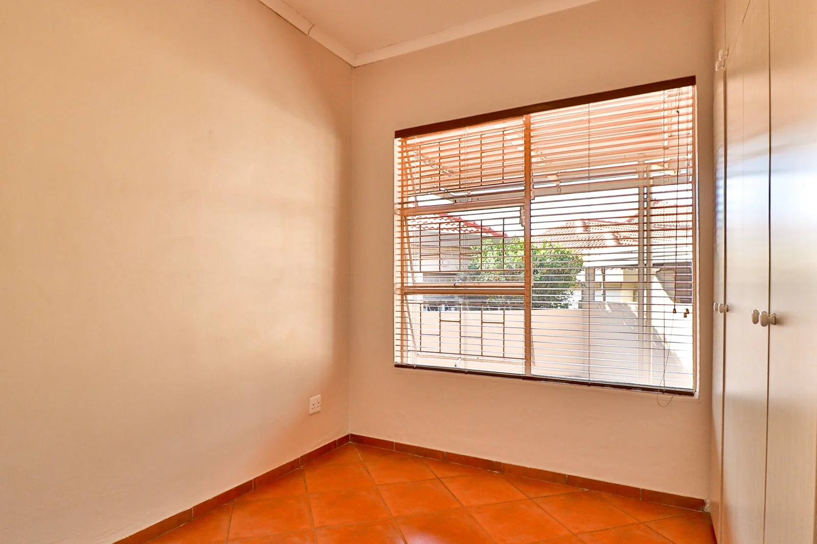SEEING IS BELIEVING .... LOCK-UP AND GO INSIDE A SECURITY ESTATE!