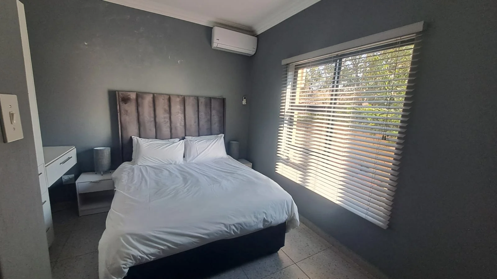 6 Guest Unit Lodge with a 2-Bedroom Main House