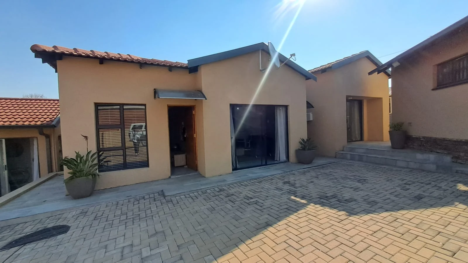 6 Guest Unit Lodge with a 2-Bedroom Main House