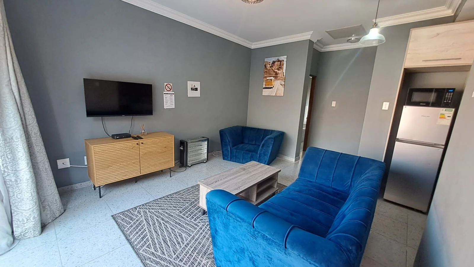 6 Guest Unit Lodge with a 2-Bedroom Main House