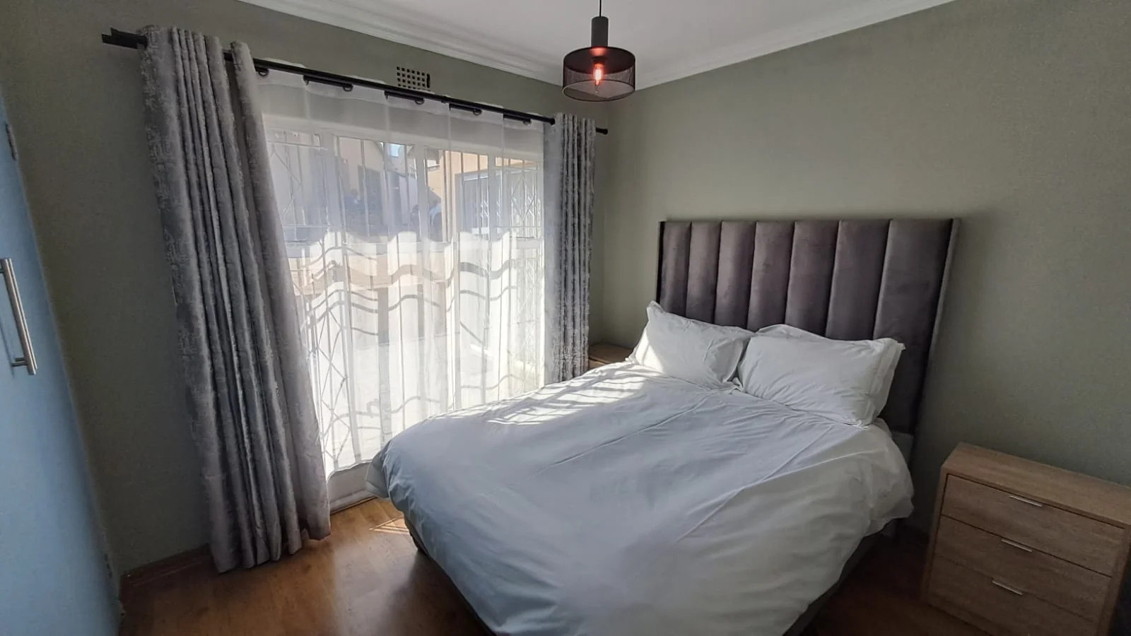 6 Guest Unit Lodge with a 2-Bedroom Main House