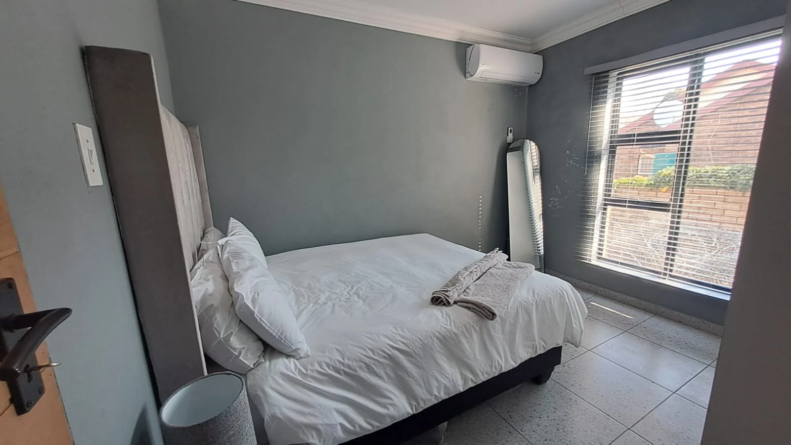 6 Guest Unit Lodge with a 2-Bedroom Main House