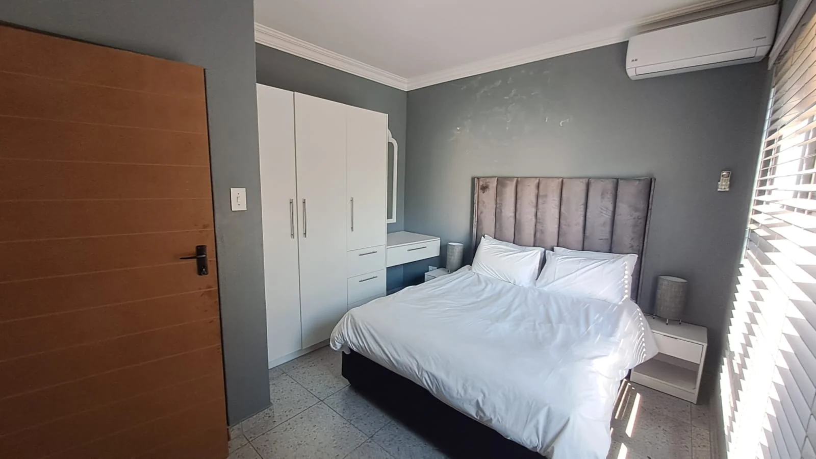 6 Guest Unit Lodge with a 2-Bedroom Main House