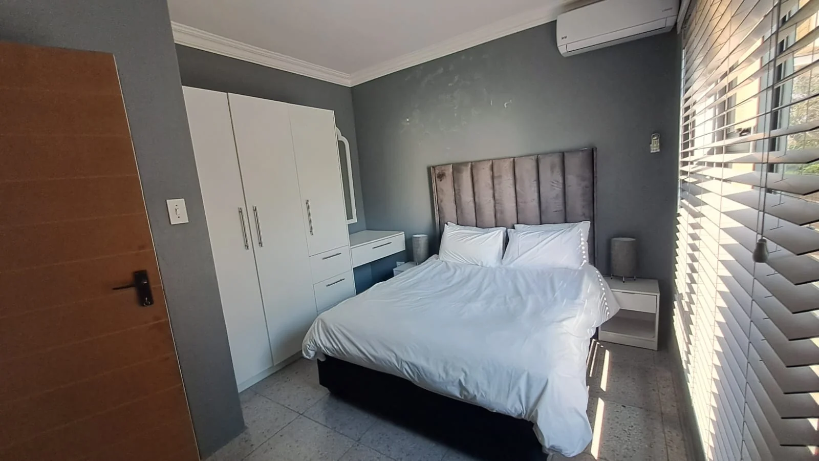 6 Guest Unit Lodge with a 2-Bedroom Main House