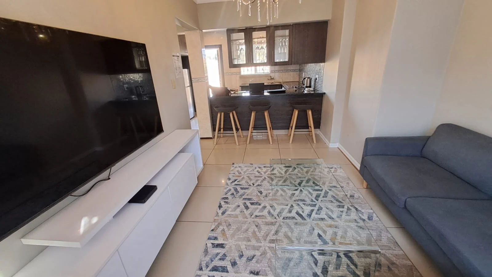 6 Guest Unit Lodge with a 2-Bedroom Main House