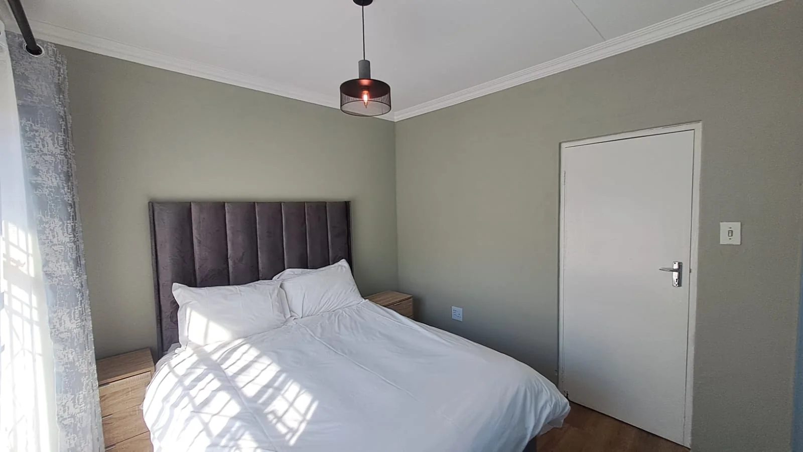 6 Guest Unit Lodge with a 2-Bedroom Main House