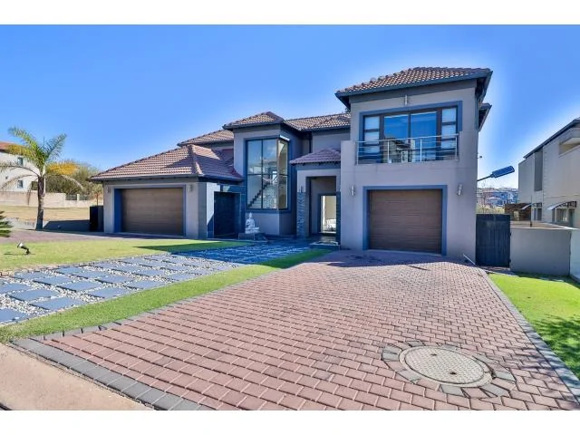Luxury Family Home Situated In Golf Estate