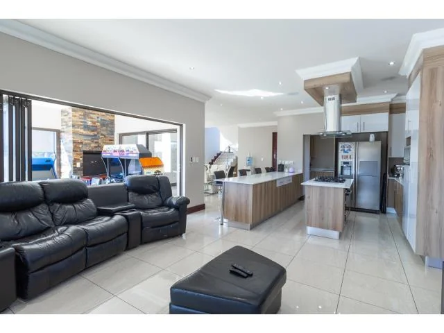 Luxury Family Home Situated In Golf Estate