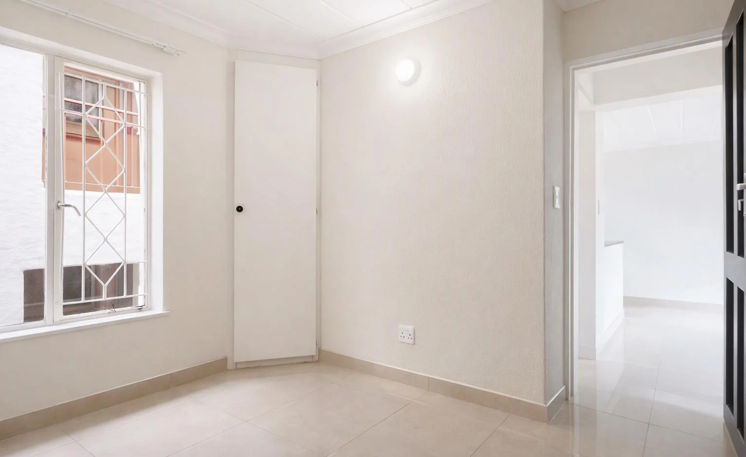 2 Bedroom Appartment to rent in Helderkruin's boomed-off area
