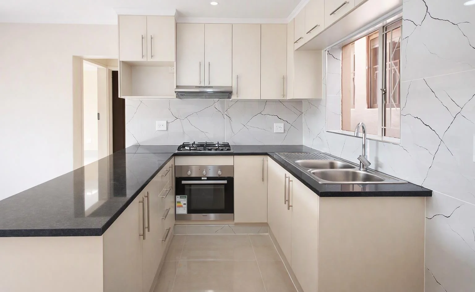 2 Bedroom Appartment to rent in Helderkruin's boomed-off area