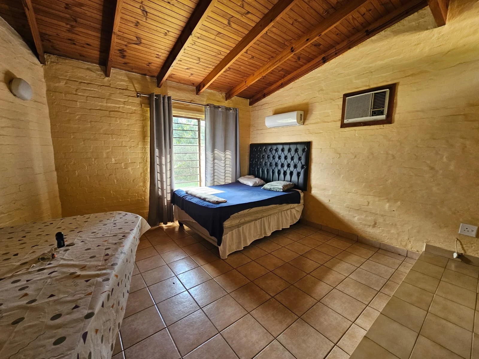 Large 4 bedroomed home and 2 bedroomed cottage in Fairview, Empangeni