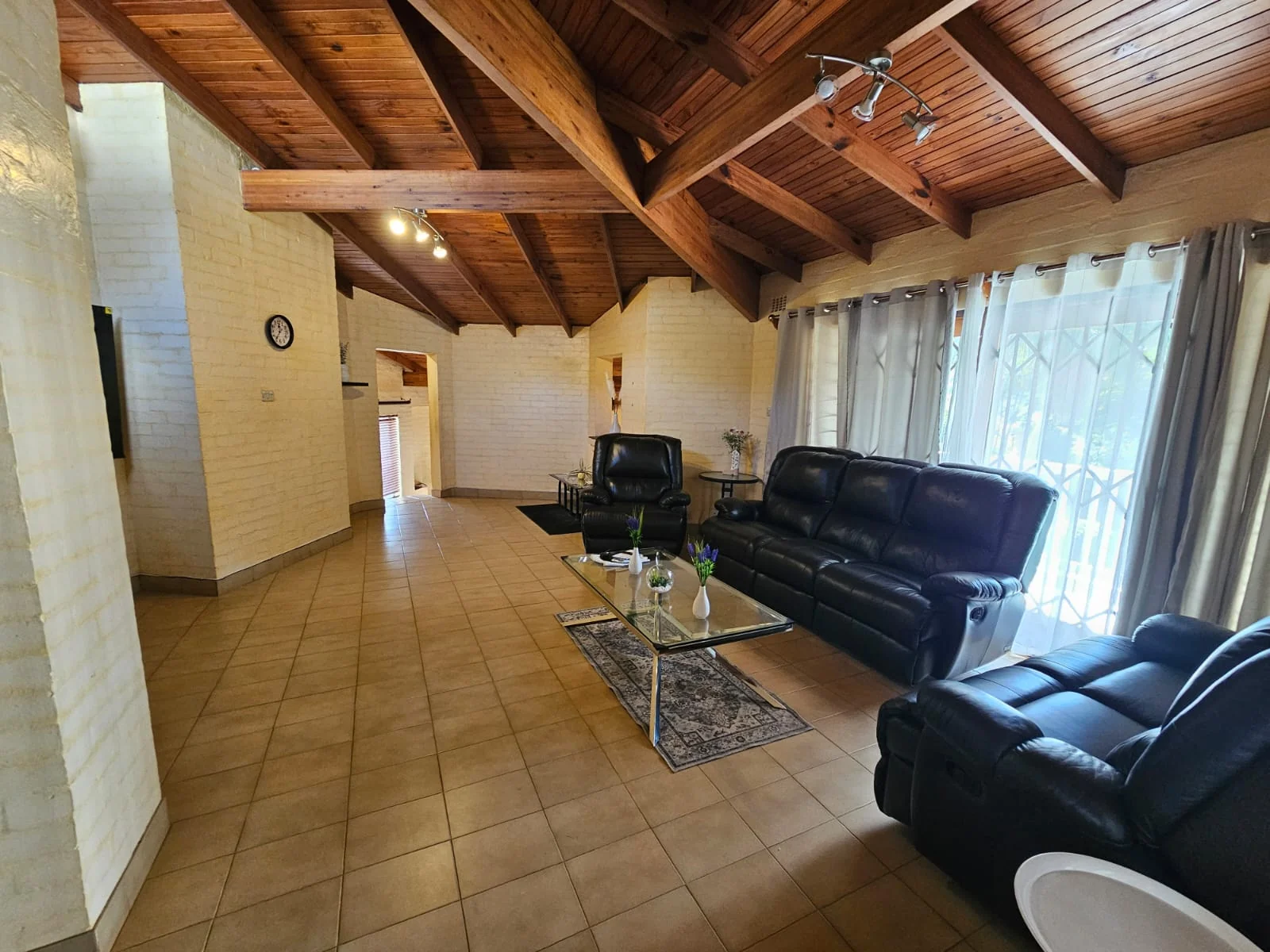Large 4 bedroomed home and 2 bedroomed cottage in Fairview, Empangeni