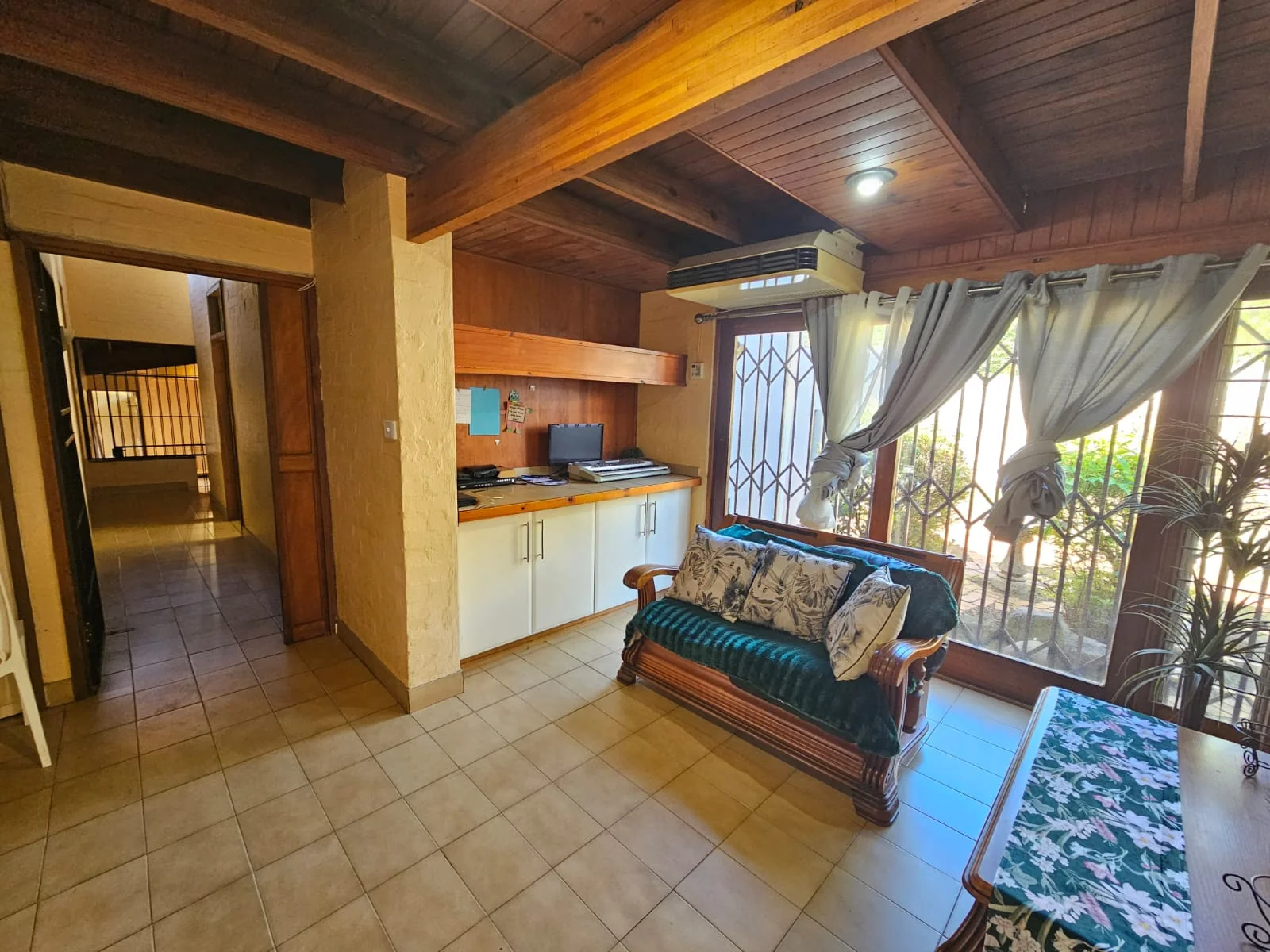 Large 4 bedroomed home and 2 bedroomed cottage in Fairview, Empangeni