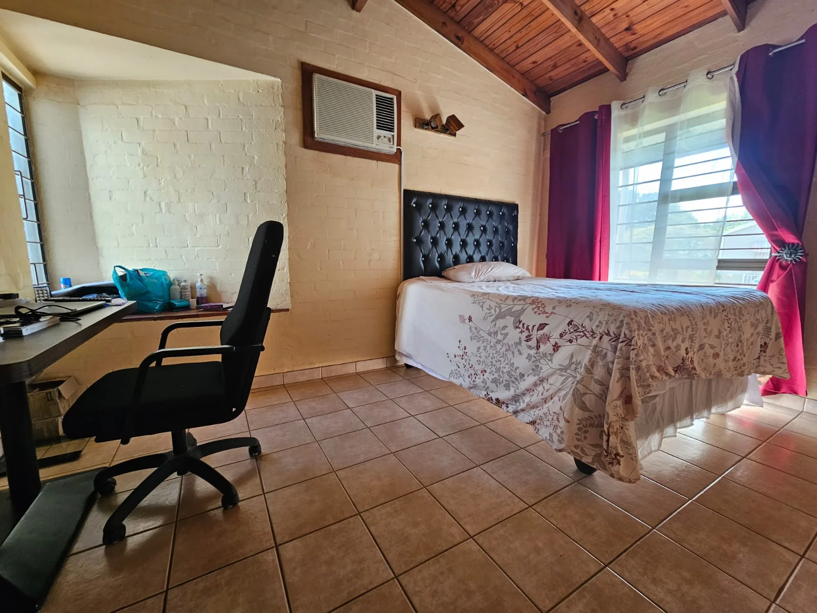 Large 4 bedroomed home and 2 bedroomed cottage in Fairview, Empangeni