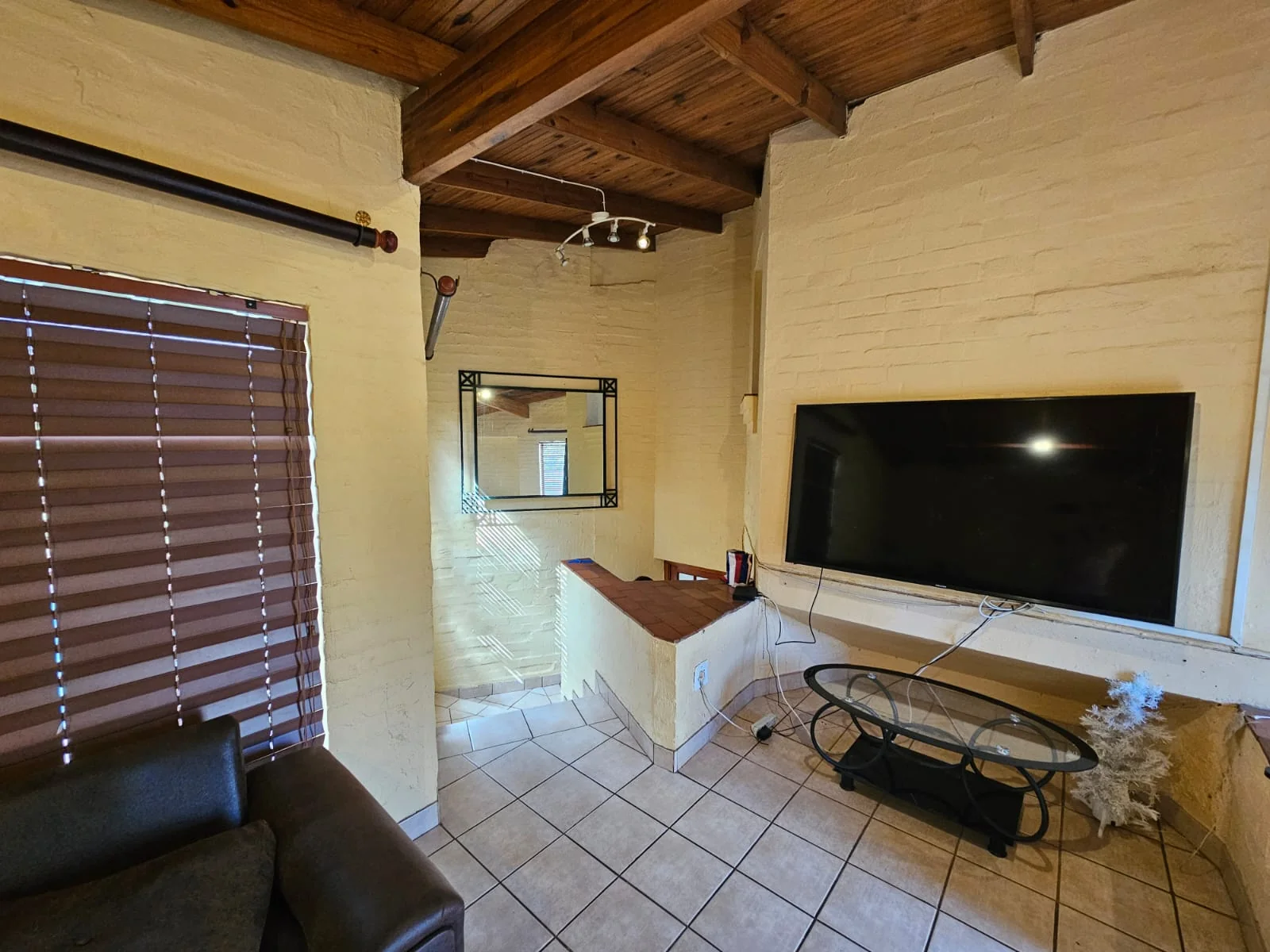 Large 4 bedroomed home and 2 bedroomed cottage in Fairview, Empangeni