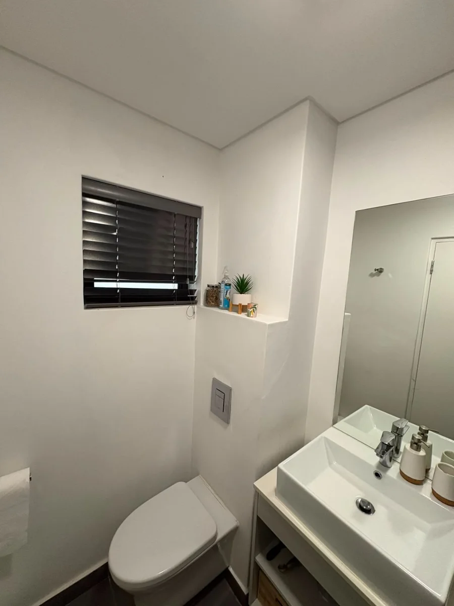 Stylish Studio at EDGE – Steps from Campus