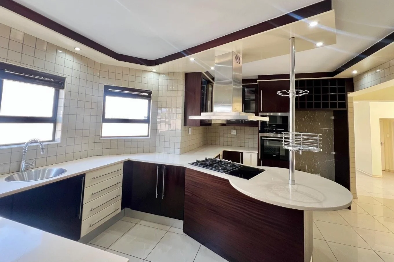 Luxurious 5-Bedroom Family Home in an Exclusive Bendor Estate