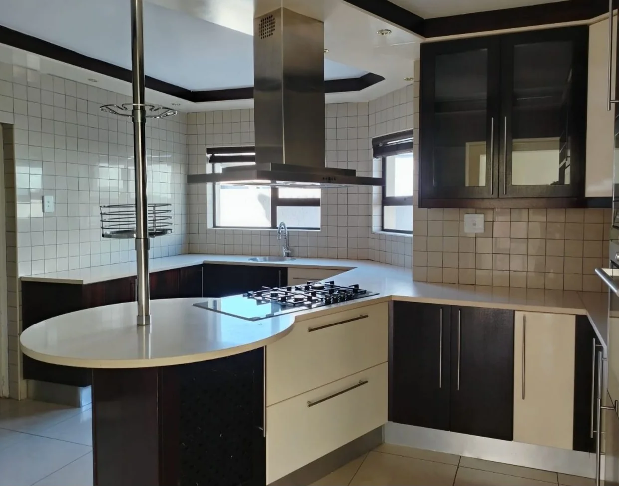 Luxurious 5-Bedroom Family Home in an Exclusive Bendor Estate