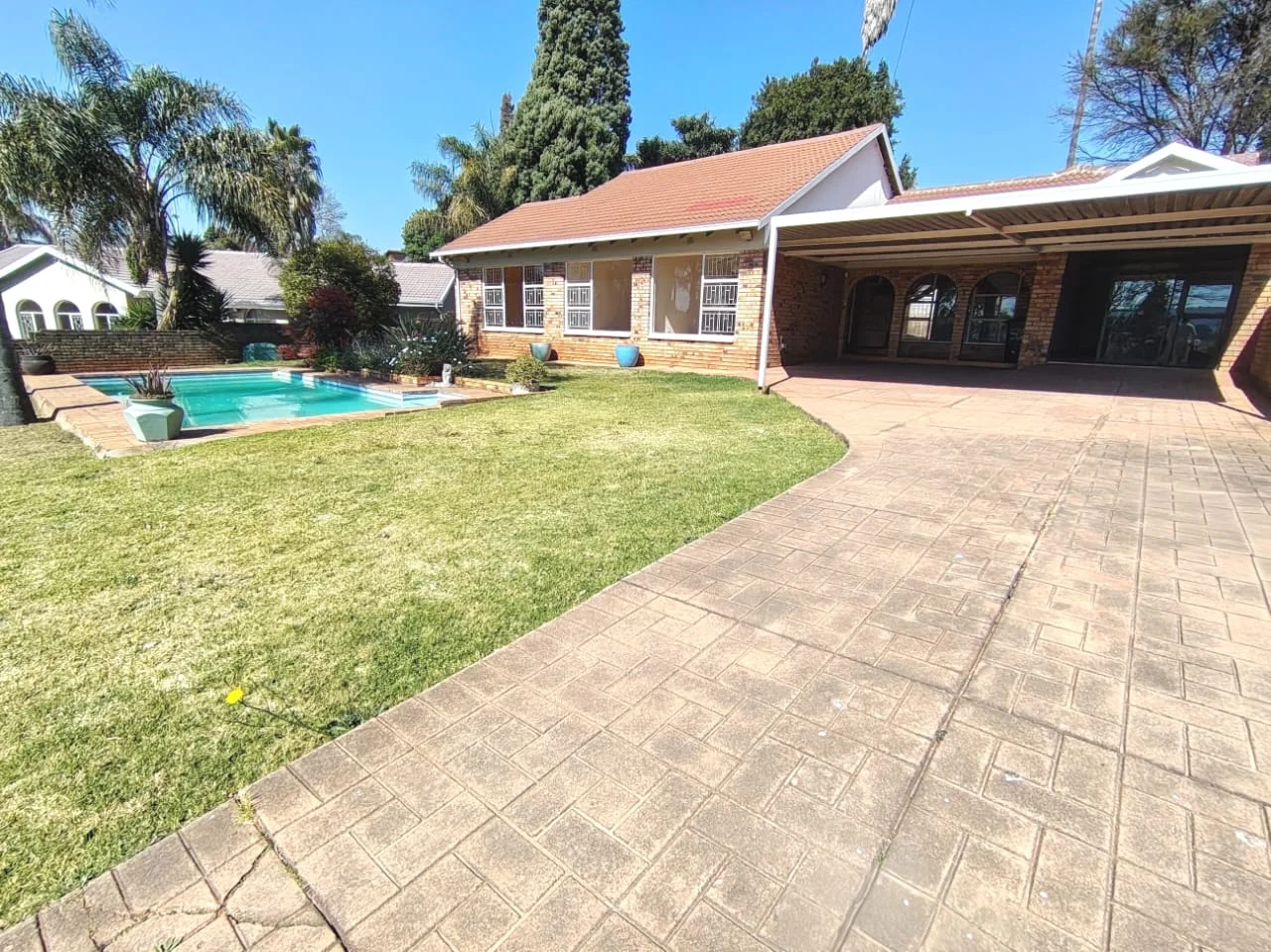 Super Home for the Young or Old including a 1 bedroom flat and very low maintenance home and garden.