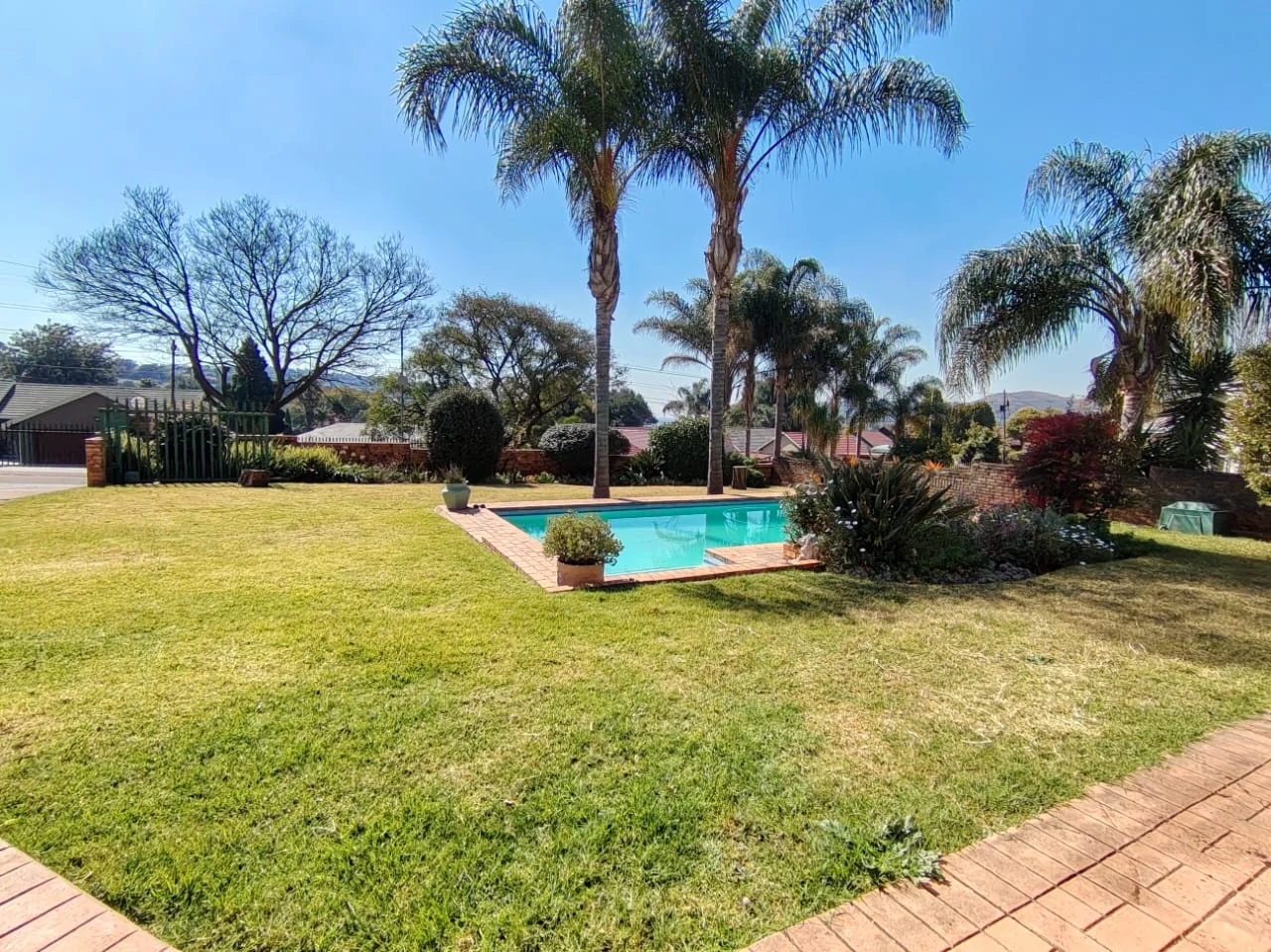 Super Home for the Young or Old including a 1 bedroom flat and very low maintenance home and garden.