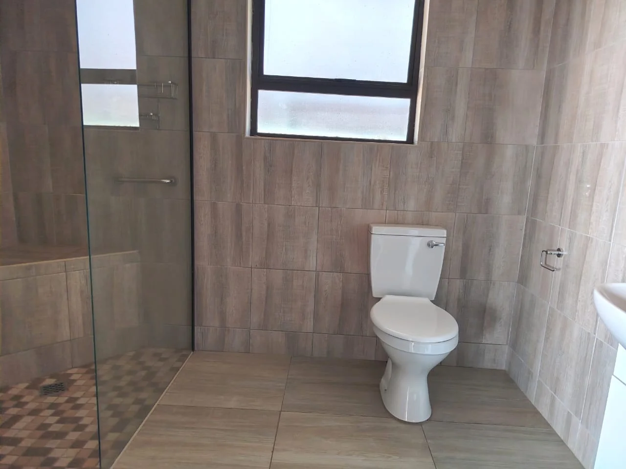 Super Home for the Young or Old including a 1 bedroom flat and very low maintenance home and garden.