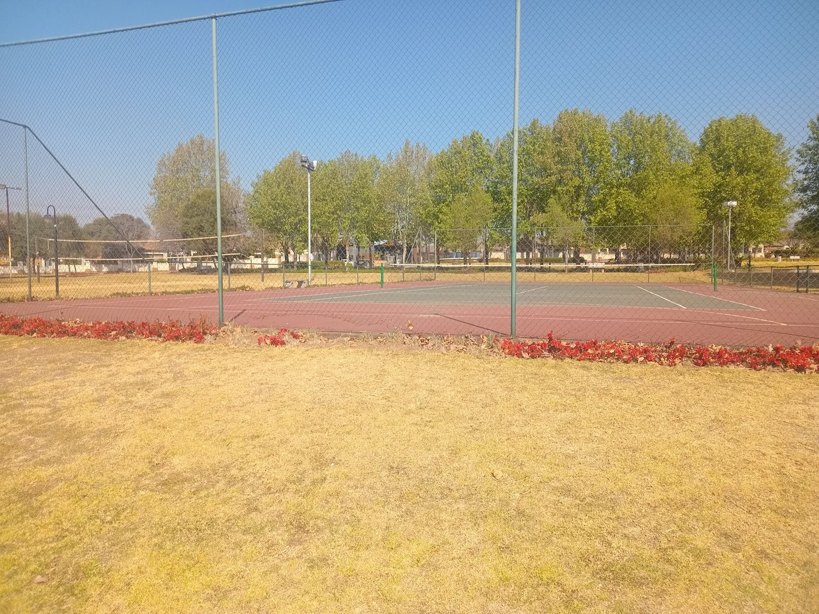 A lovely 3 bed, 2 bath in Sagewood , Midrand.