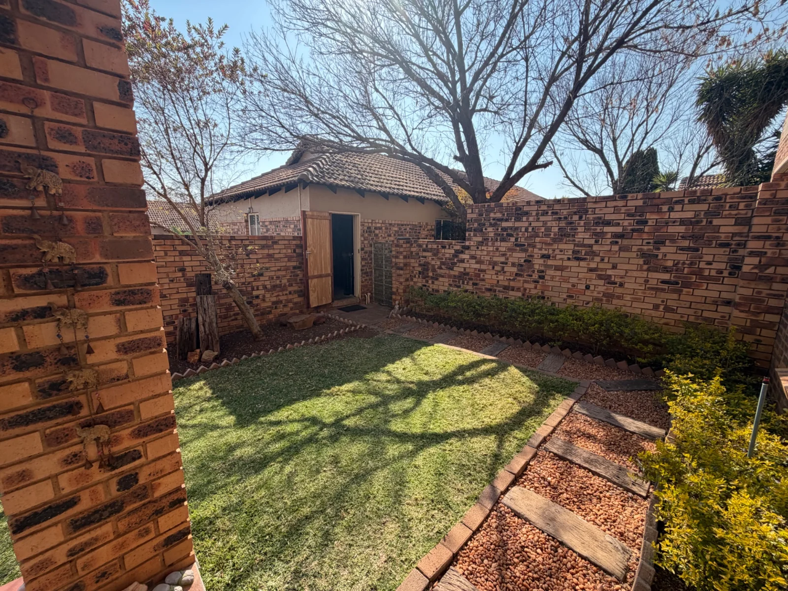 NEW LISTING ...... PERFECT STARTER!!