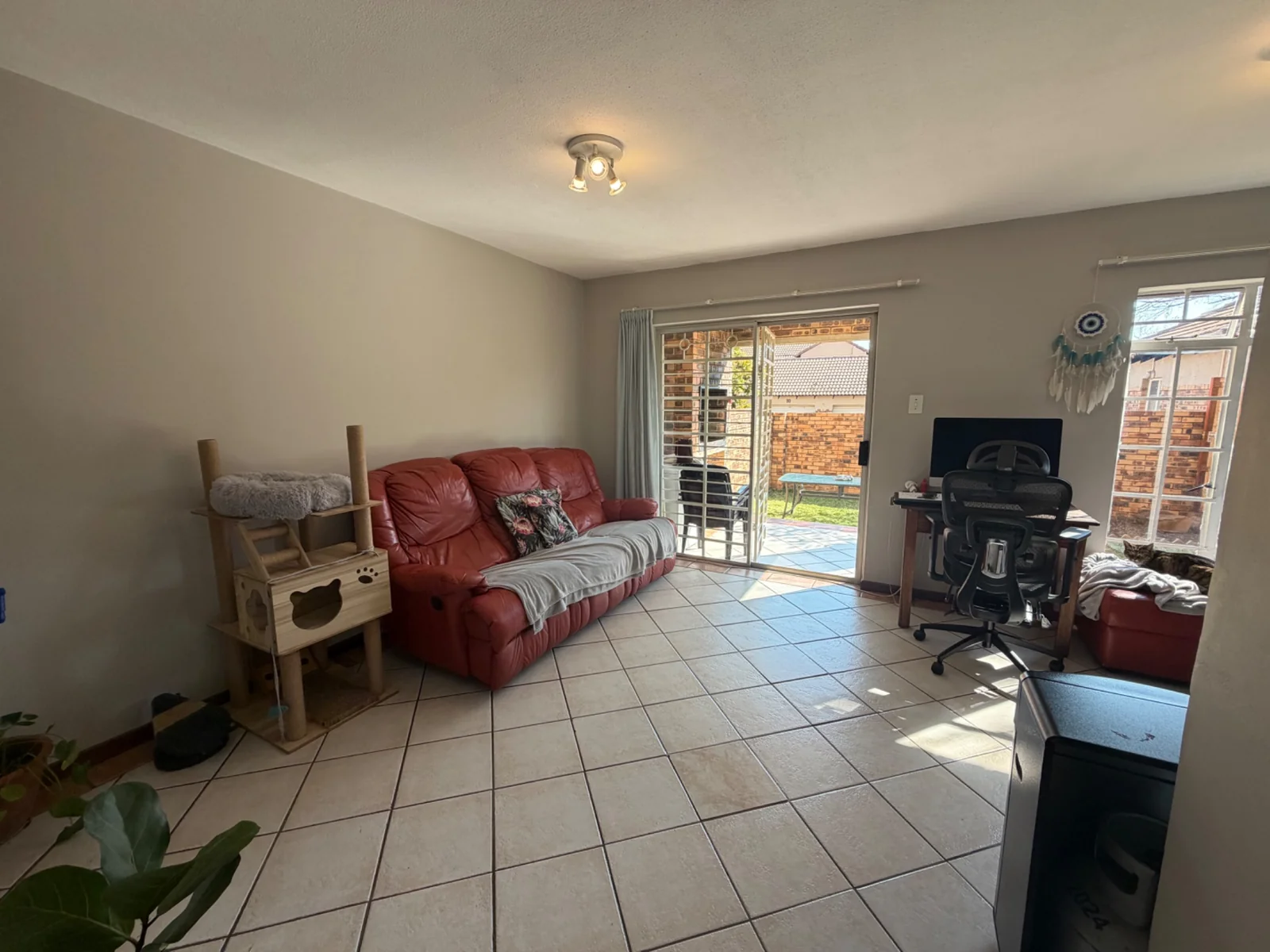 NEW LISTING ...... PERFECT STARTER!!