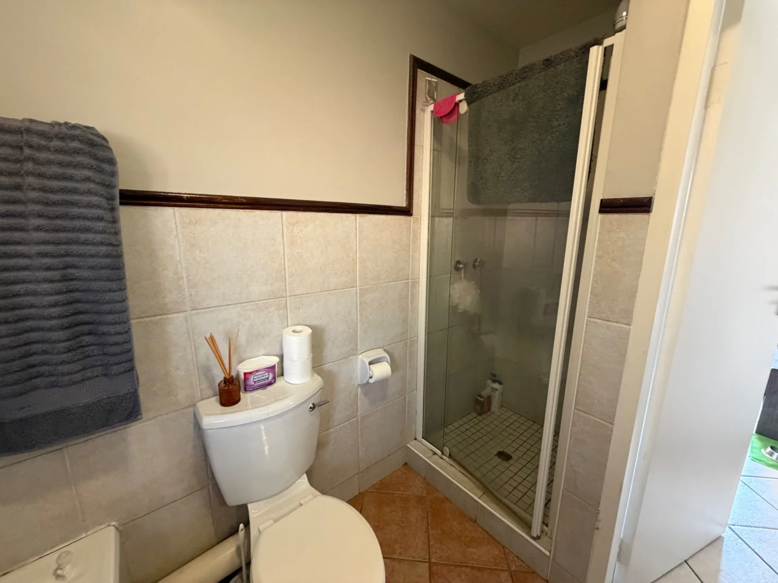 NEW LISTING ...... PERFECT STARTER!!