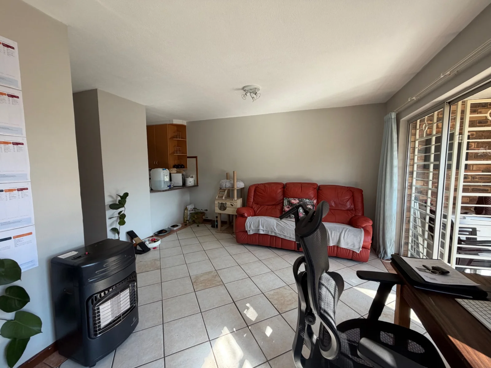 NEW LISTING ...... PERFECT STARTER!!