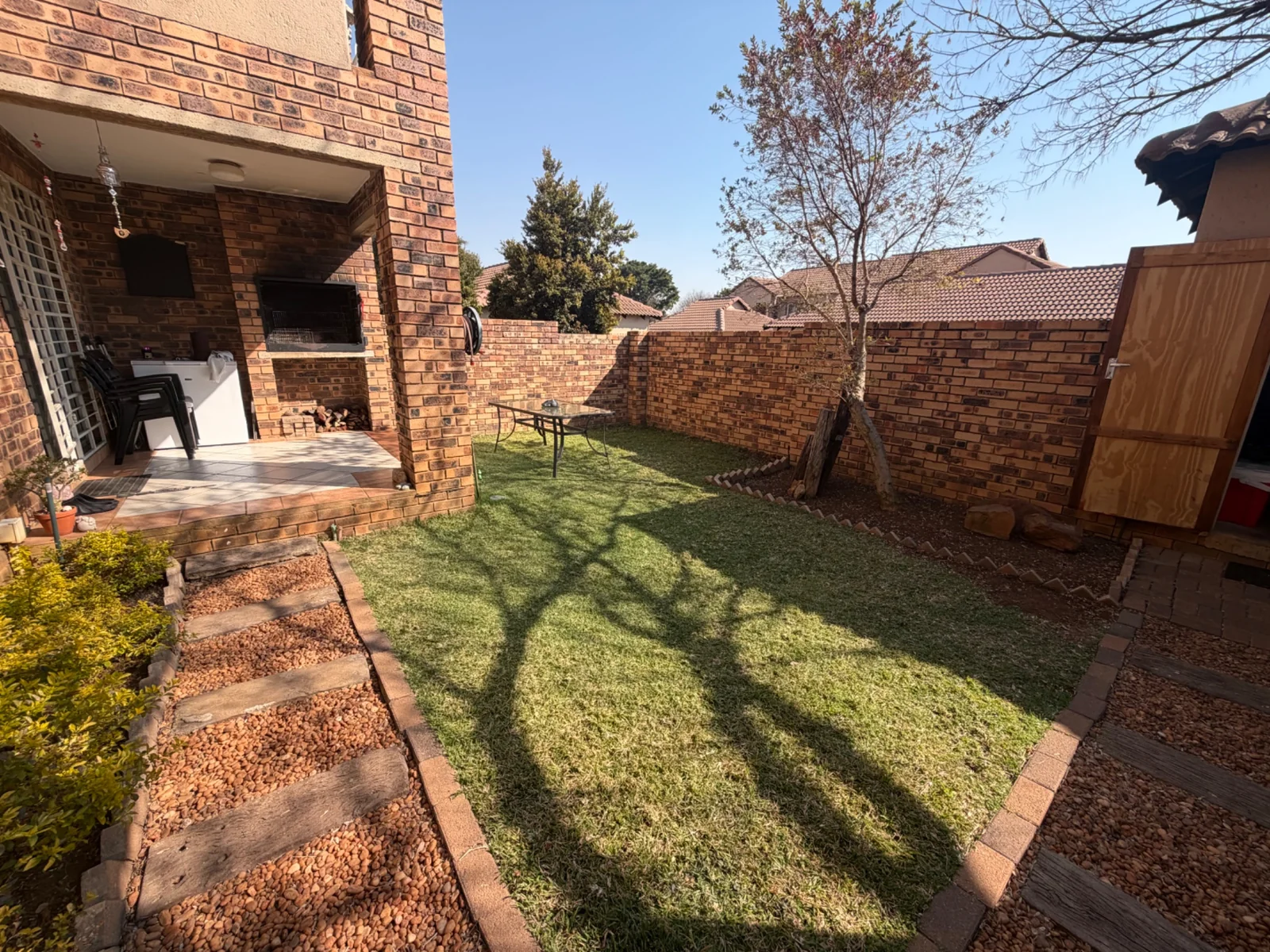 NEW LISTING ...... PERFECT STARTER!!