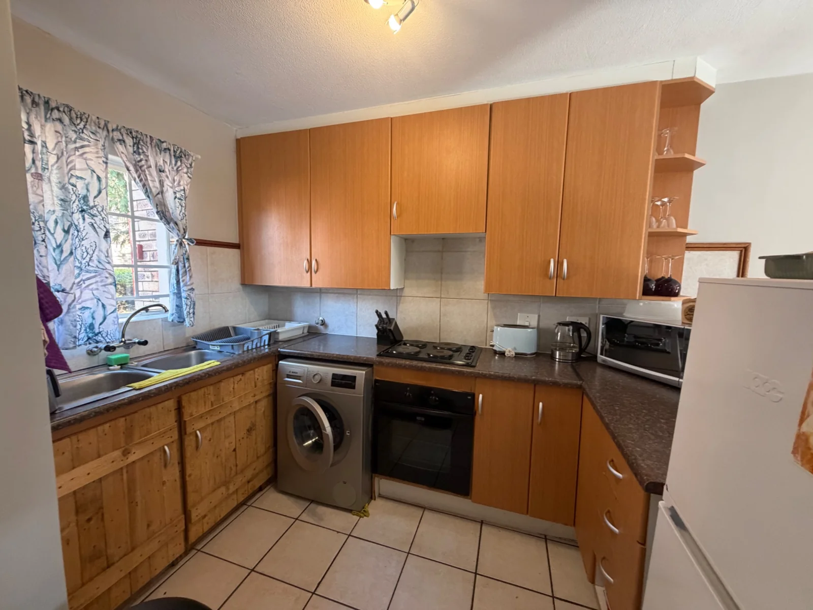 NEW LISTING ...... PERFECT STARTER!!