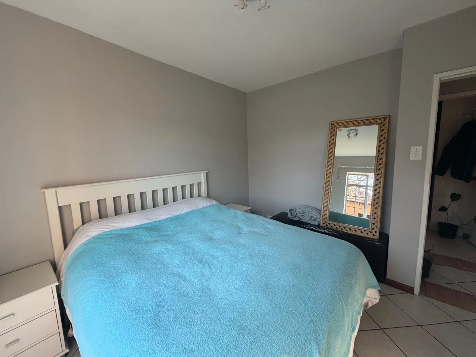 NEW LISTING ...... PERFECT STARTER!!