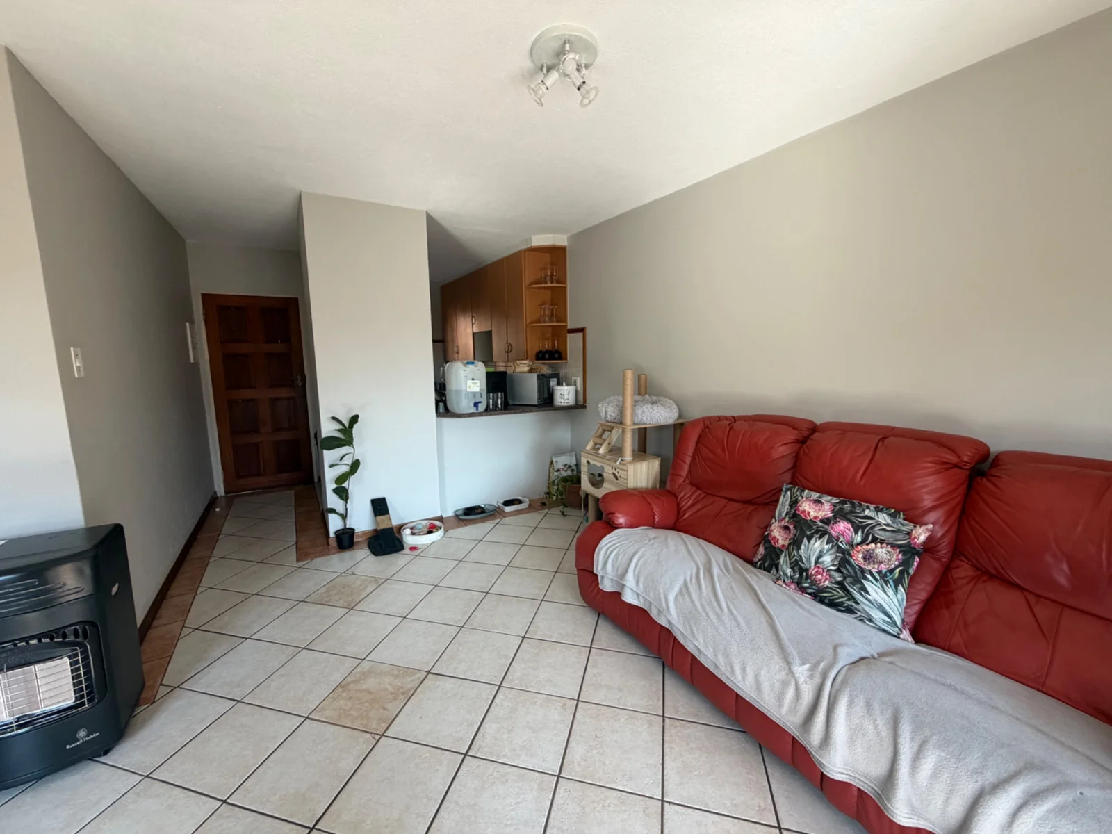 NEW LISTING ...... PERFECT STARTER!!