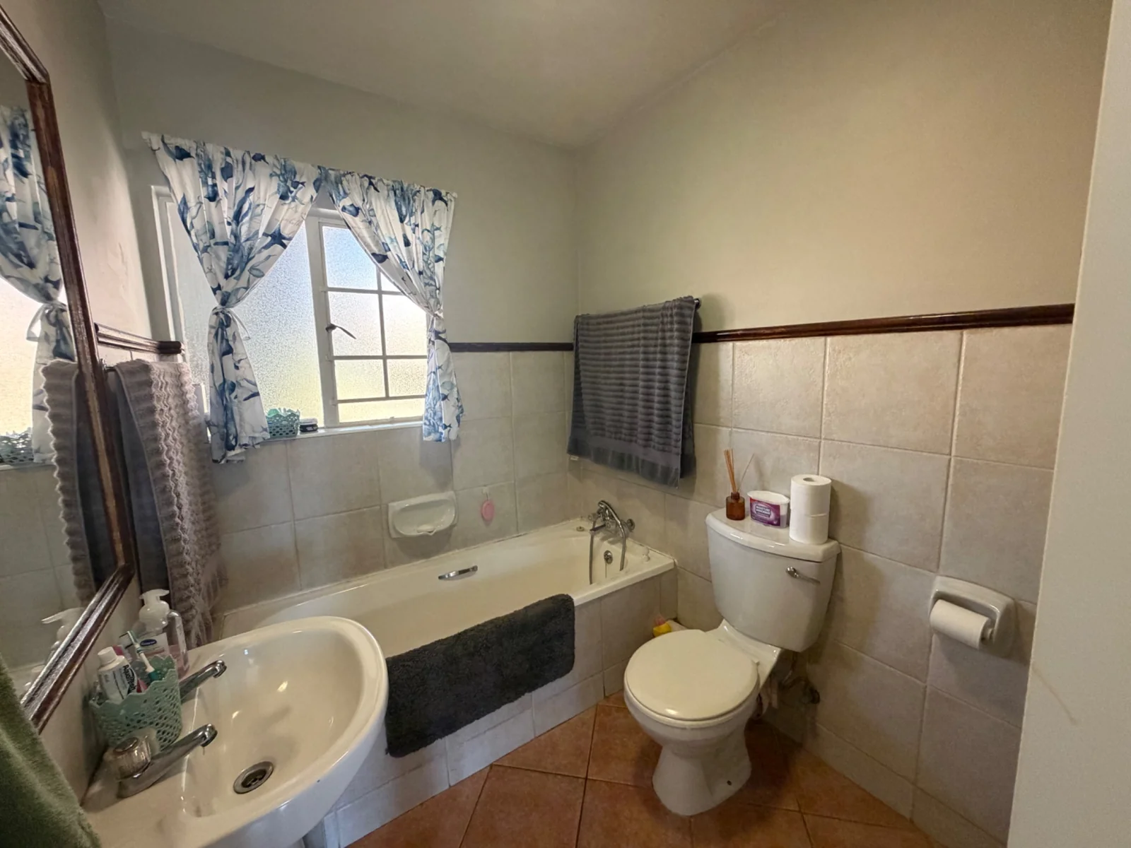 NEW LISTING ...... PERFECT STARTER!!