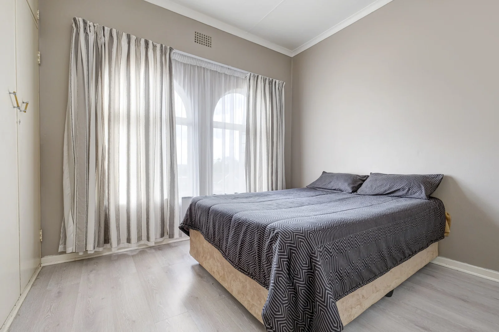 SPACIOUS FAMILY HOME WITH A VIEW TO RENT