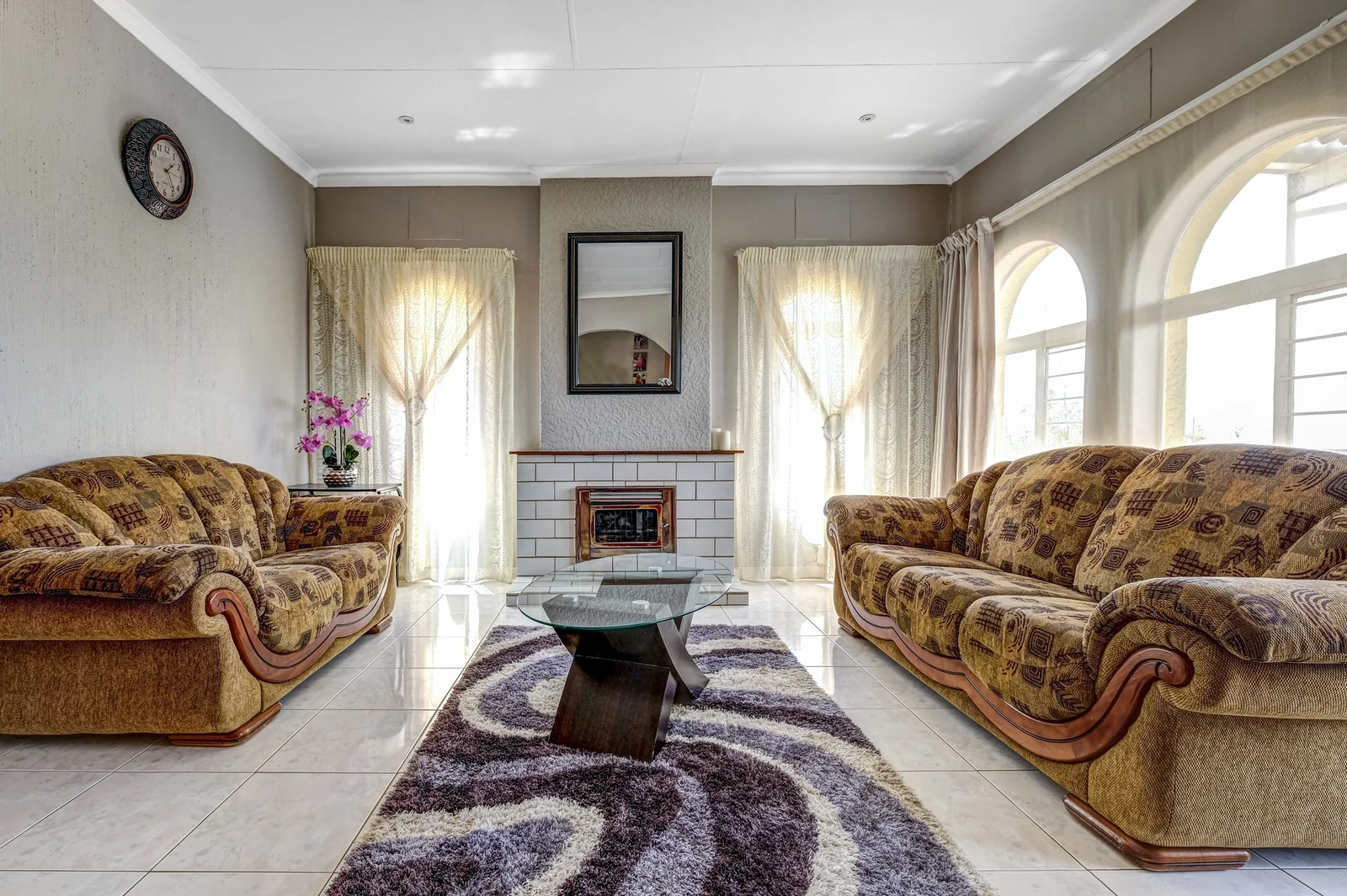 SPACIOUS FAMILY HOME WITH A VIEW TO RENT