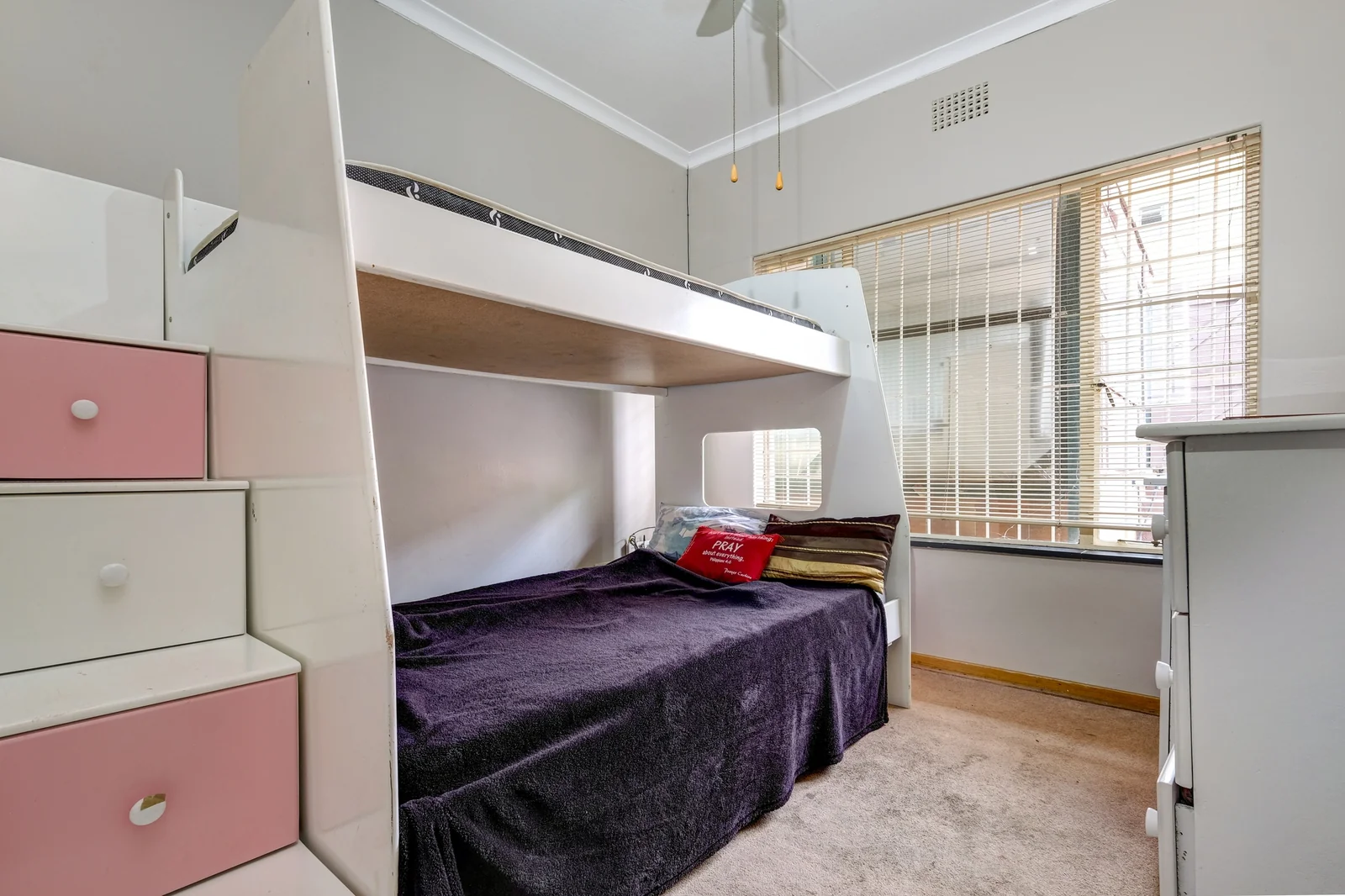 SPACIOUS FAMILY HOME WITH A VIEW TO RENT