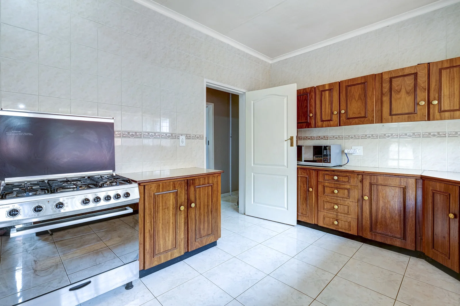 SPACIOUS FAMILY HOME WITH A VIEW TO RENT
