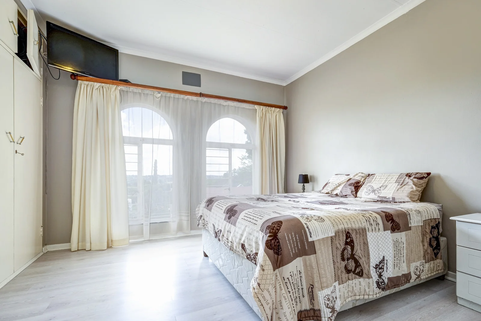 SPACIOUS FAMILY HOME WITH A VIEW TO RENT