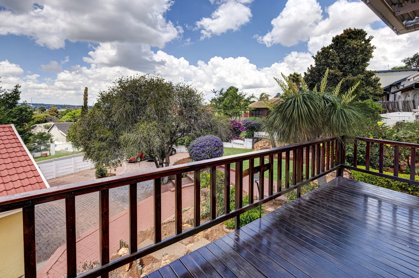 SPACIOUS FAMILY HOME WITH A VIEW TO RENT