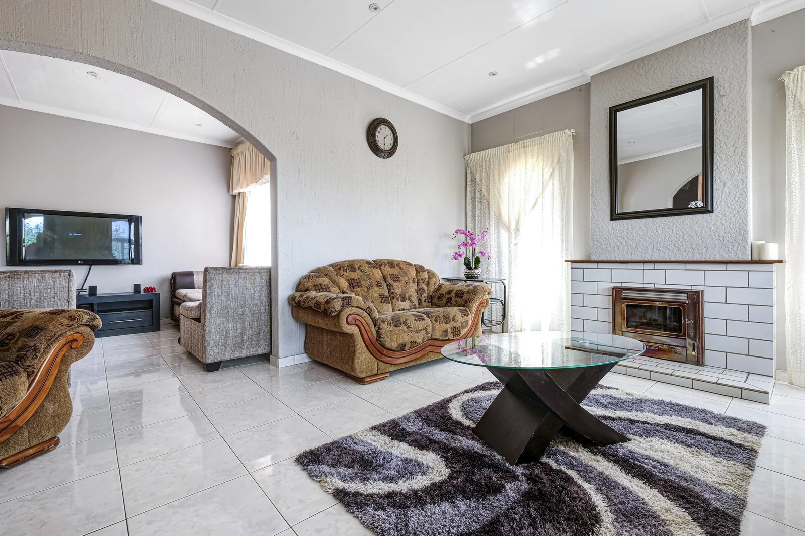 SPACIOUS FAMILY HOME WITH A VIEW TO RENT
