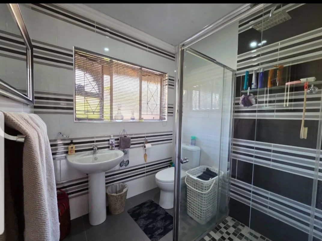 SPACE & MODERN