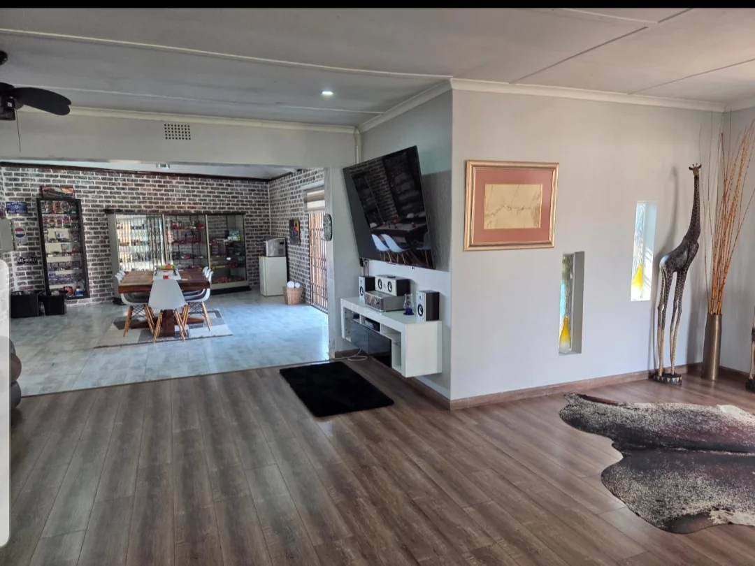 SPACE & MODERN