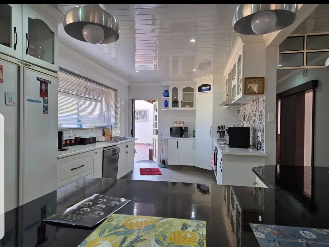 SPACE & MODERN