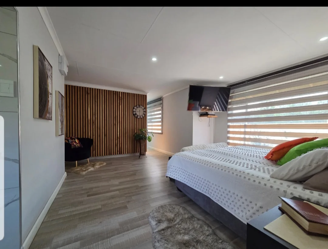 SPACE & MODERN