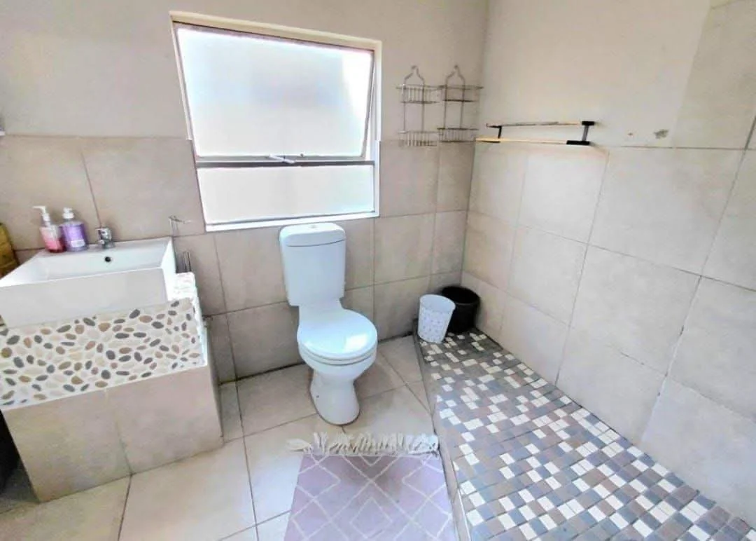 Charming 3-Bedroom Family Home Near Polokwane City ( legae la batho)