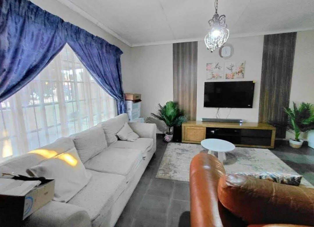Charming 3-Bedroom Family Home Near Polokwane City ( legae la batho)
