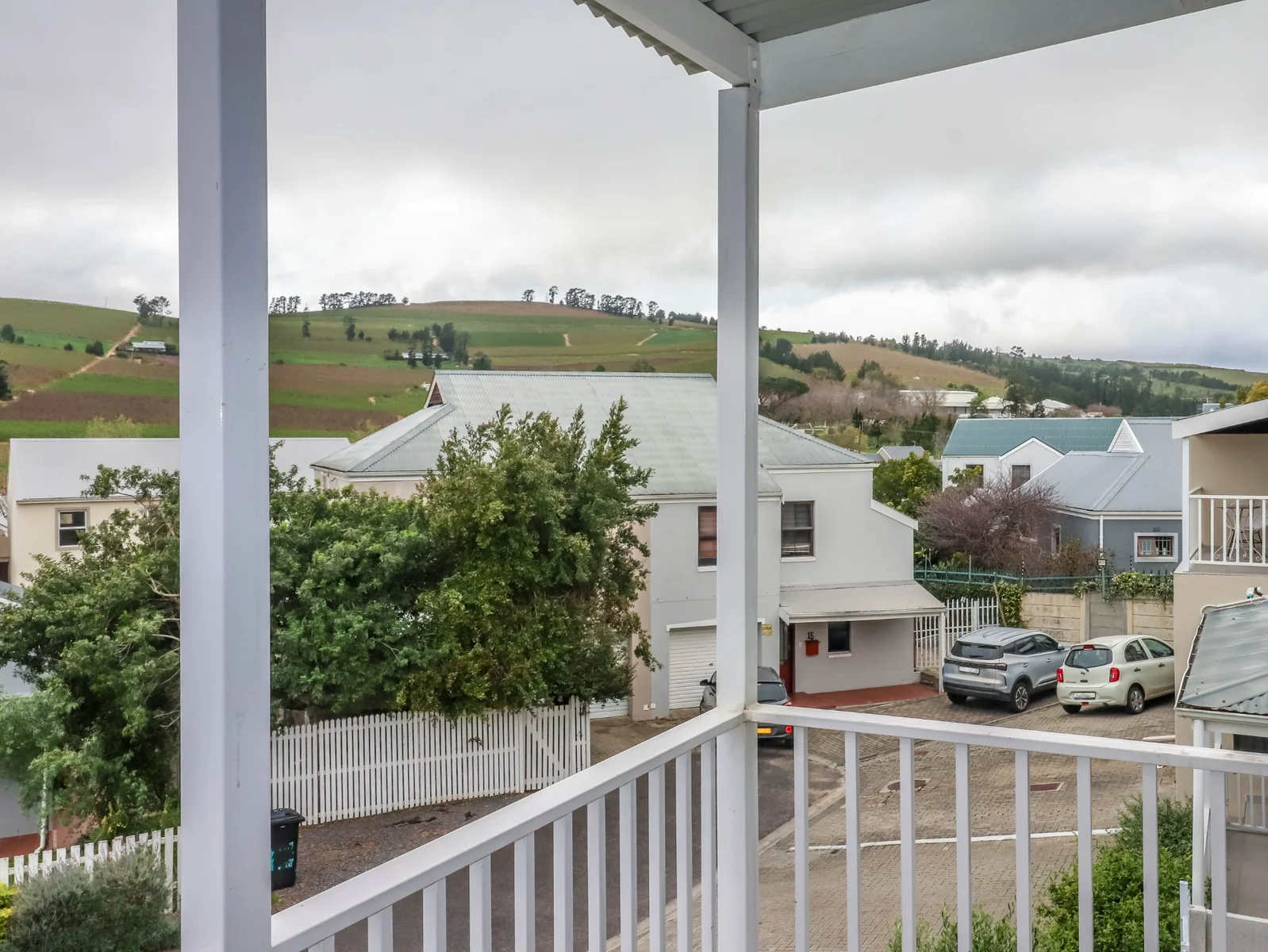Modern Living with Stellenbosch Mountain Views
