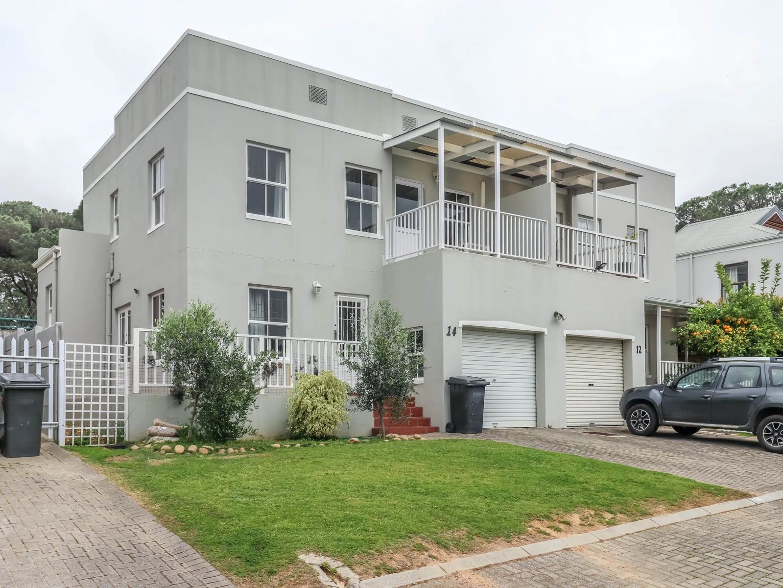 Modern Living with Stellenbosch Mountain Views